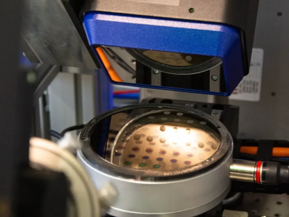 The Dectris EIGER2 R 1M detector above a wafer in the sample holder of the Swissmapper prototype